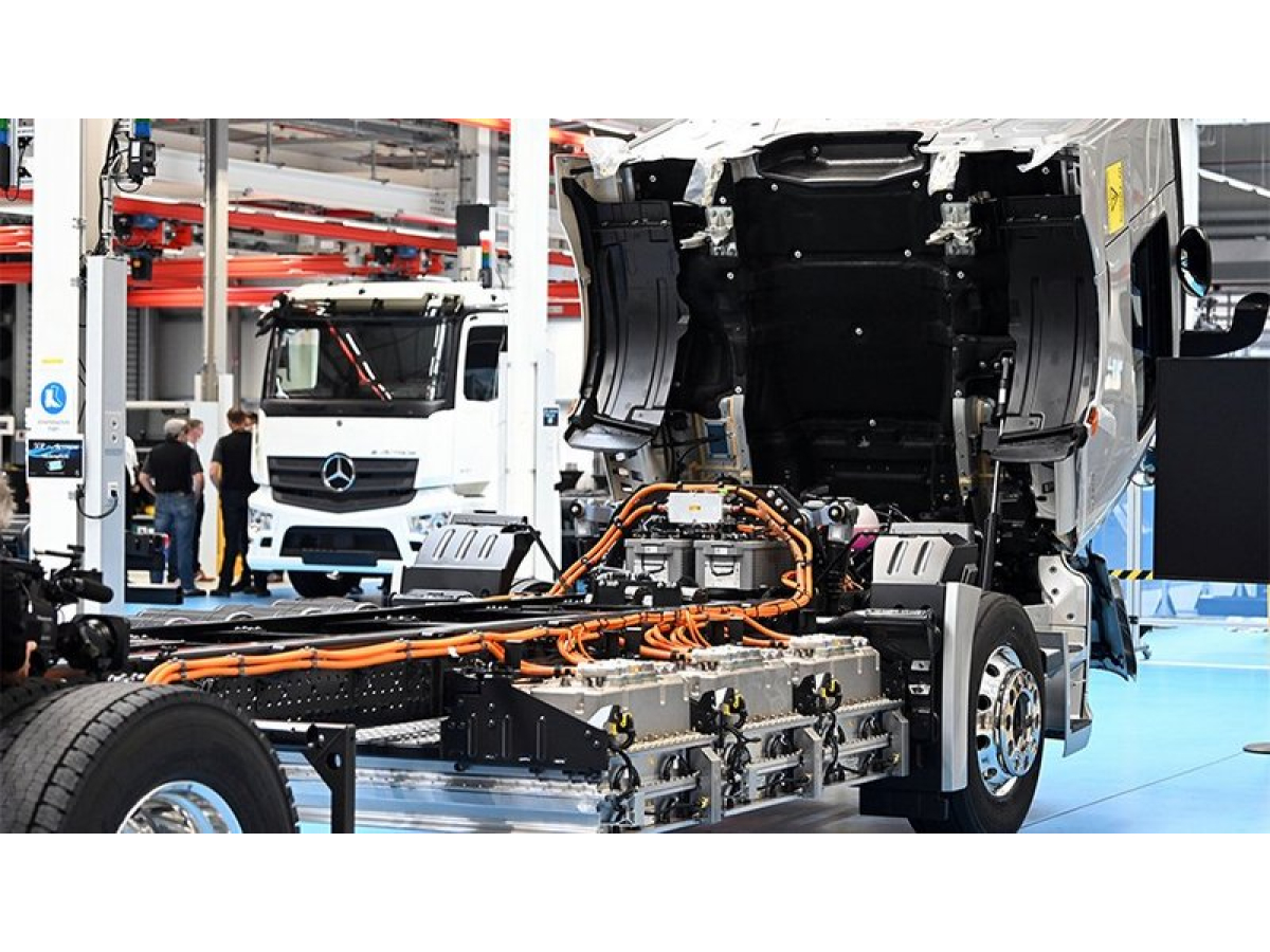 Mercedes-Benz: история производства грузовиков