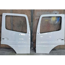 Дверь левая Mercedes-Benz Atego (Б.У) (покрашенная, голая)